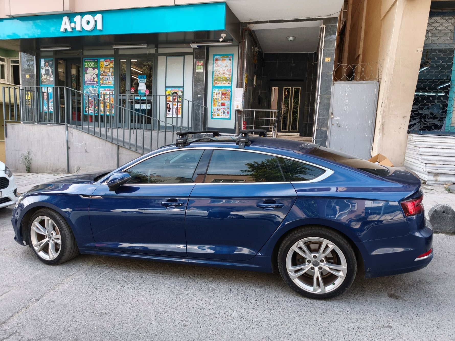 Audi A5 Sportback 2017-2024 Tavan Portbagaj Taşıyıcı Ara Atkısı Toros Serisi Pro 4 Gri