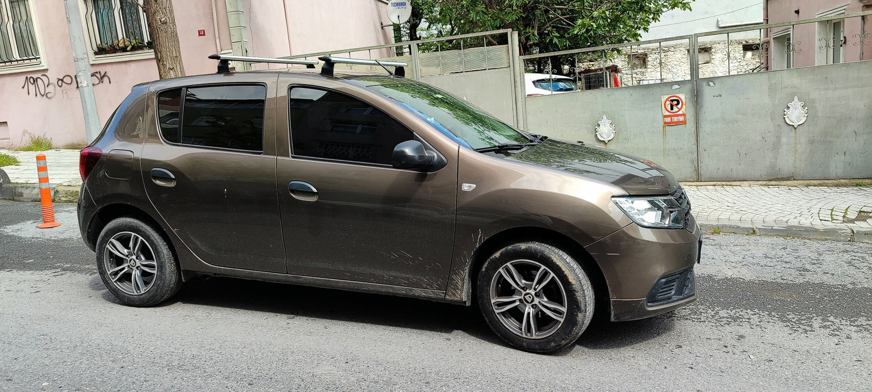 Dacia Sandero 2013-2020 Roof Rack System, Aluminium Cross Bar, Gri