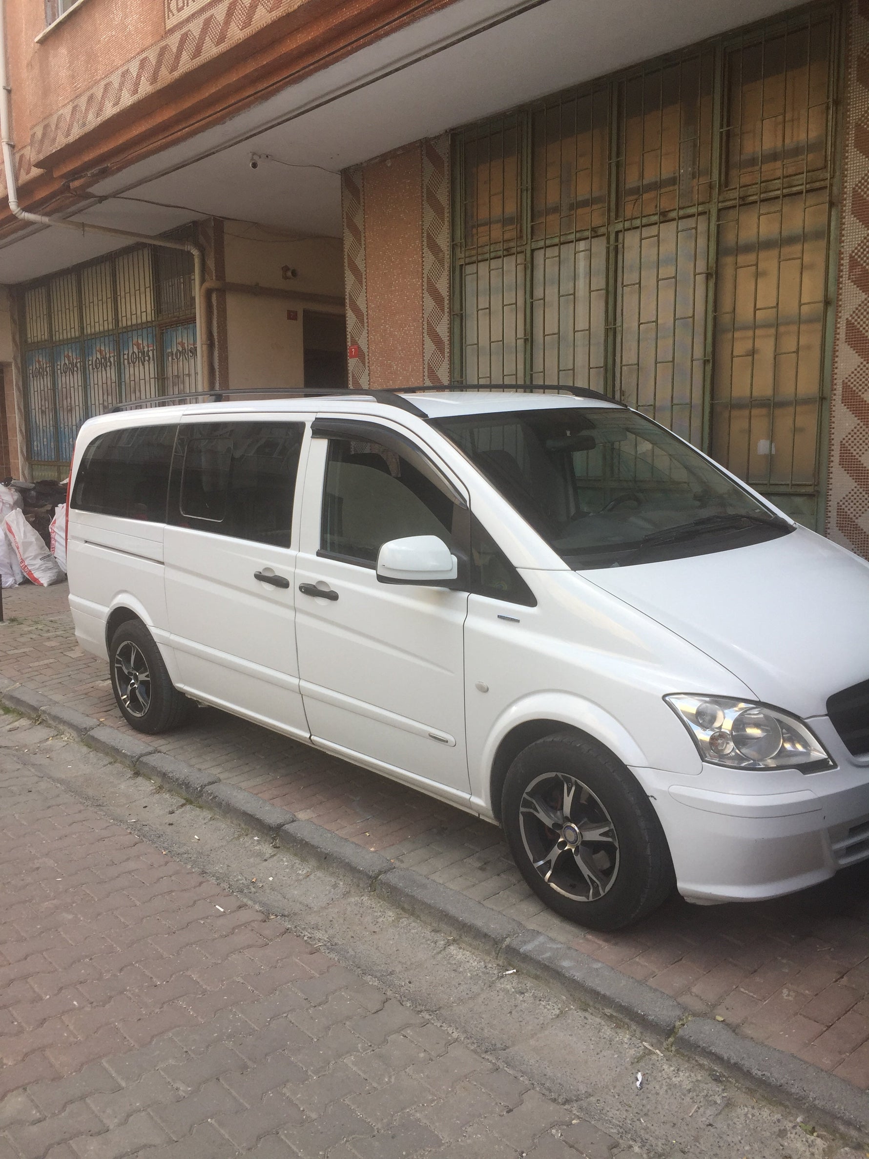 Mercedes Vito W639 Kısa Şase 2003-2014 Araç Üstü Alüminyum Tavan Yan Rayları Plus Serisi - Siyah