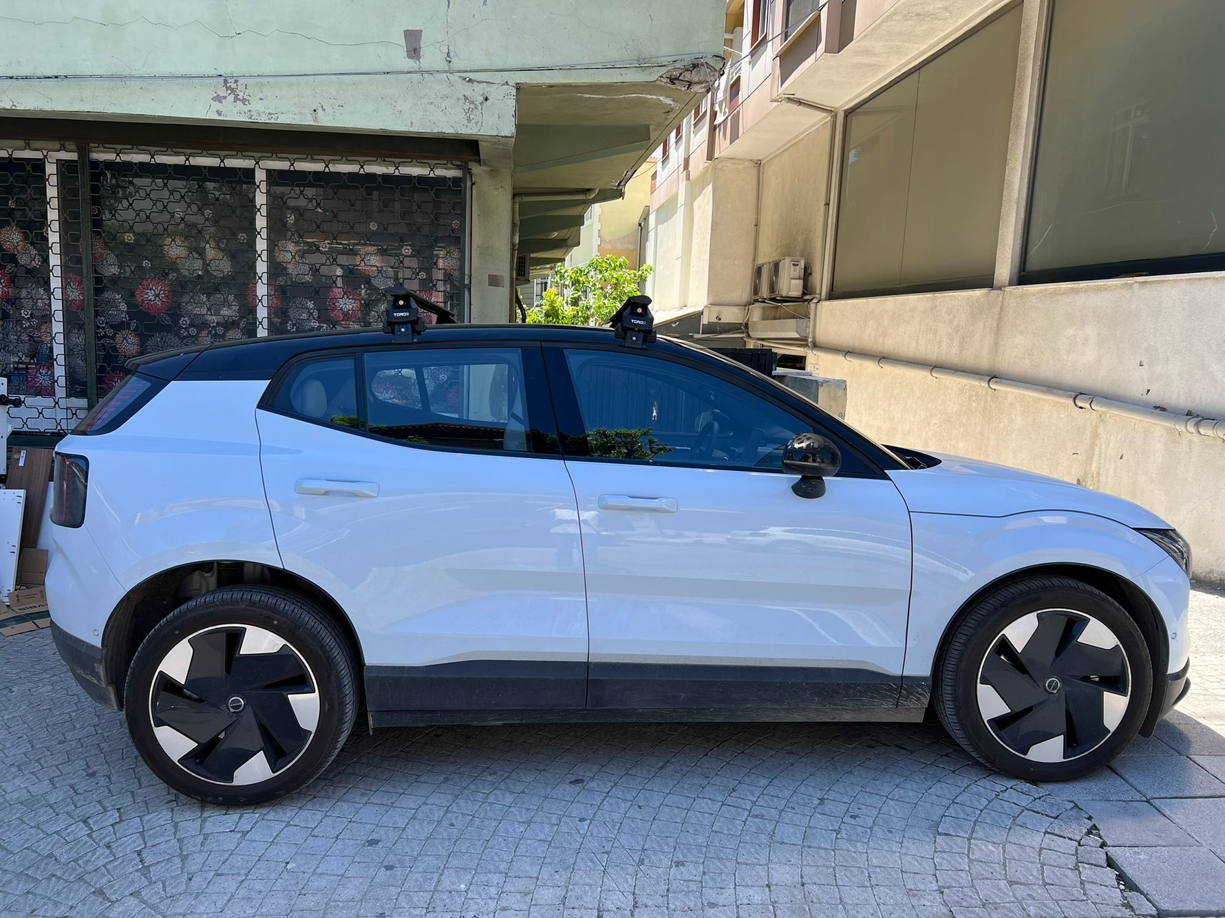 Volvo EX30 (2026+) Tavan Portbagaj Taşıyıcı Ara Atkısı Toros Pro 4 Siyah