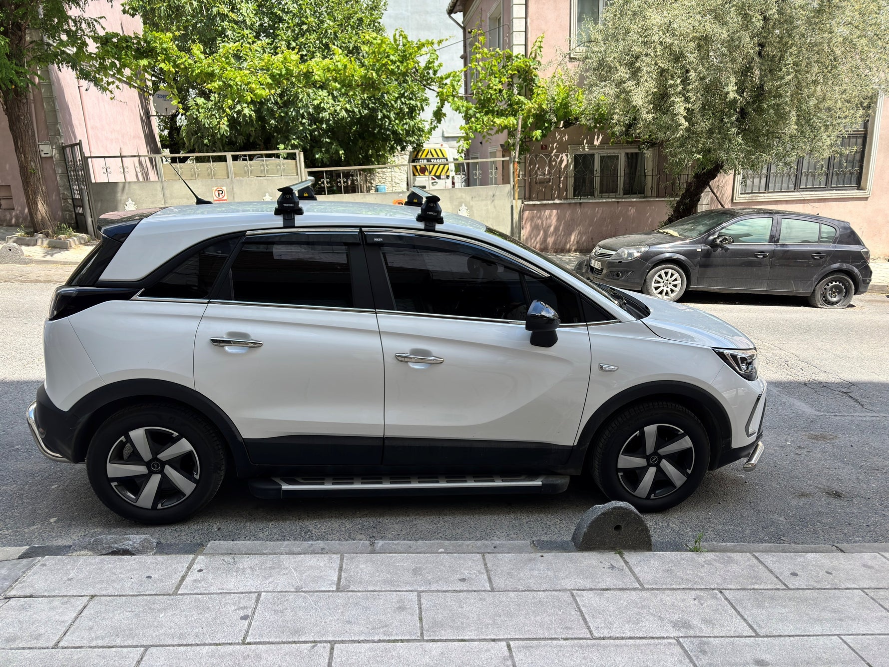 Opel Crossland 2019-2025 Oluksuz Üst Tavan Portbagaj Taşıyıcı Ara Atkısı Toros Serisi Pro 4 Gri