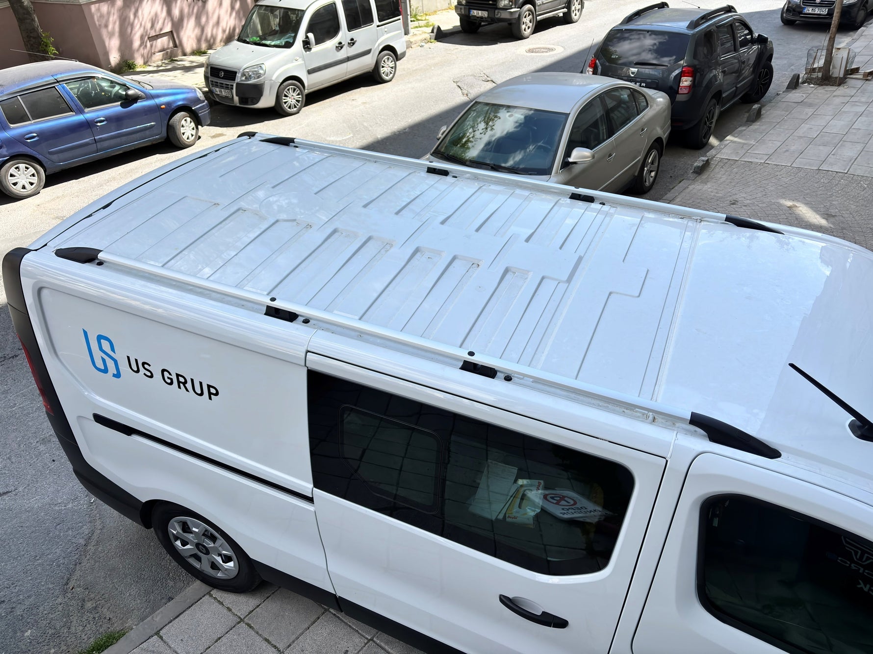 Renault Trafic X82 Uzun Şase (2014-2025) Araç Üstü Alüminyum Tavan Yan Rayları Plus Serisi - Gri
