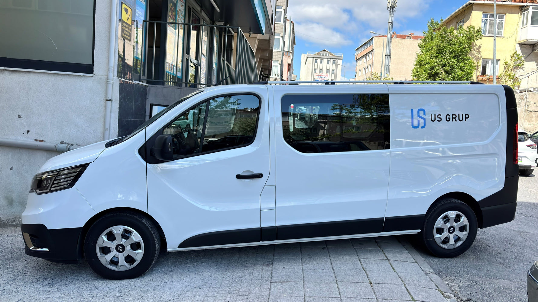 Renault Trafic X82 Uzun Şase (2014-2025) Araç Üstü Alüminyum Tavan Yan Rayları Plus Serisi - Gri