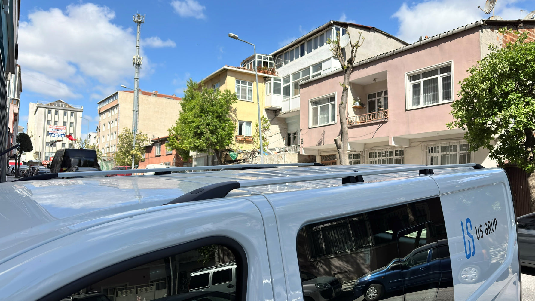 Renault Trafic X82 Uzun Şase (2014-2025) Araç Üstü Alüminyum Tavan Yan Rayları Plus Serisi - Siyah