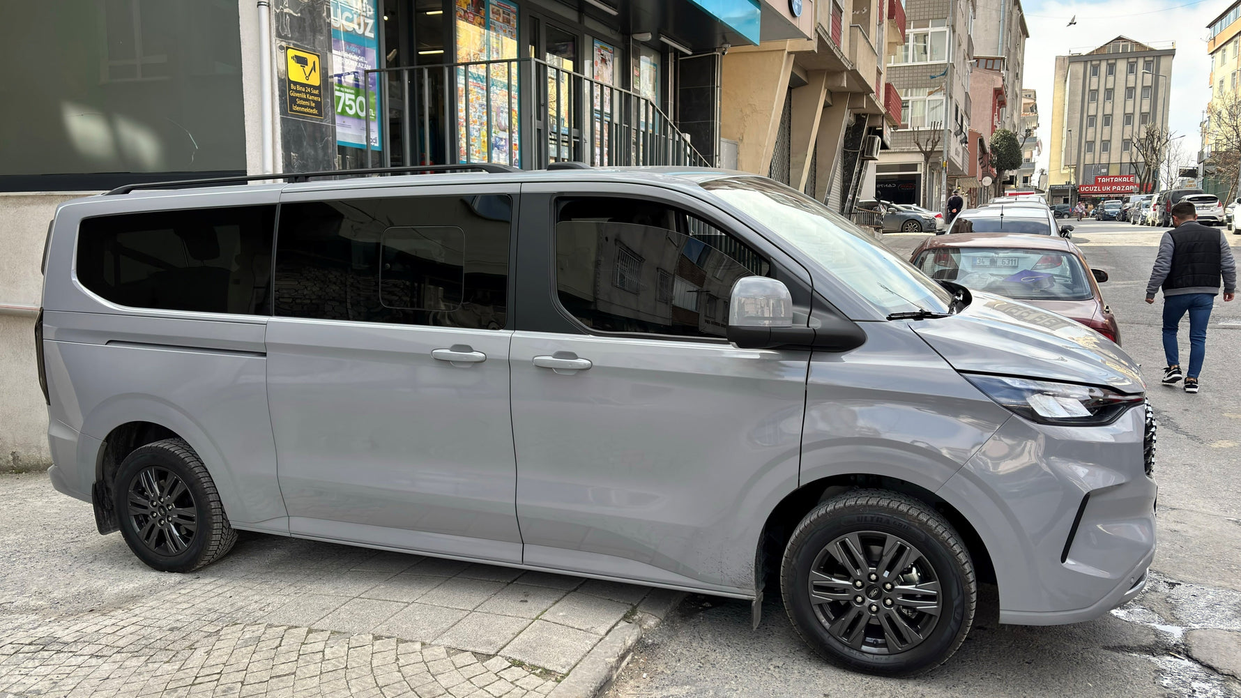 Volkswagen Transporter T7 Uzun Şase (2025-2026) Araç Üstü Alüminyum Tavan Yan Rayları Plus Serisi - Siyah