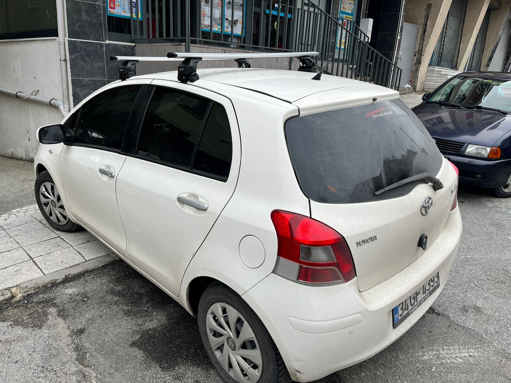 Toros Toyota Yaris HB (2006-2011) Oluksuz Tavan Ara Atkı Portbagaj Taşıyıcı Pro 4 Siyah