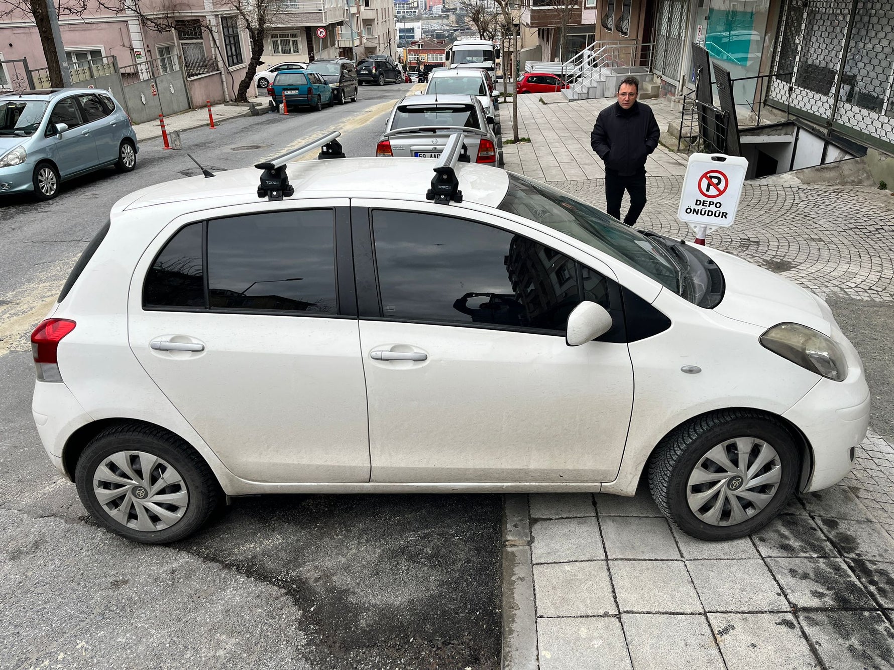 Toros Toyota Yaris HB (2006-2011) Oluksuz Tavan Ara Atkı Portbagaj Taşıyıcı Pro 4 Siyah